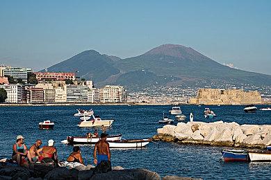 水墨风冒险解谜游戏《冬蜃楼》现已在Steam发售